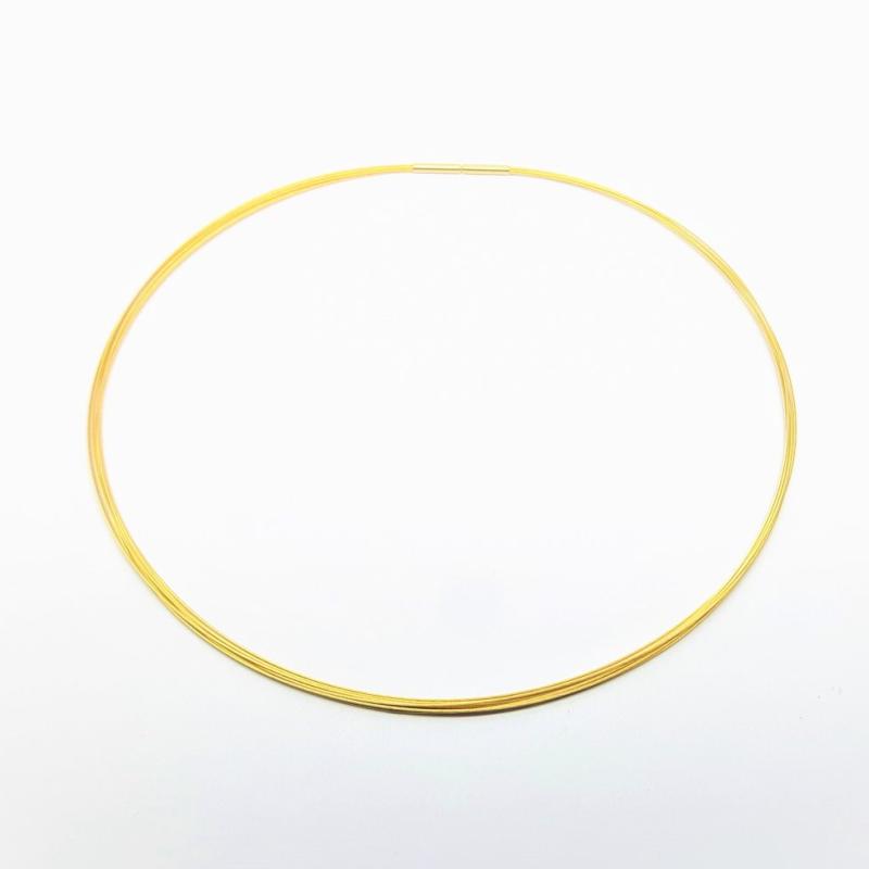 Pendentif en or jaune 18kt et diamant.