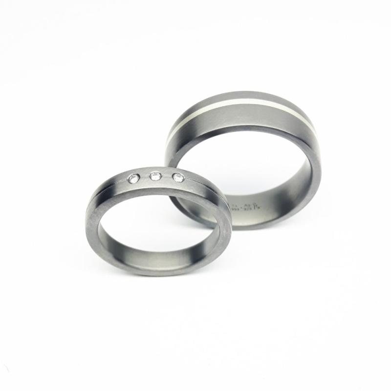 Bague en tantale 999/- et argent 925/-.