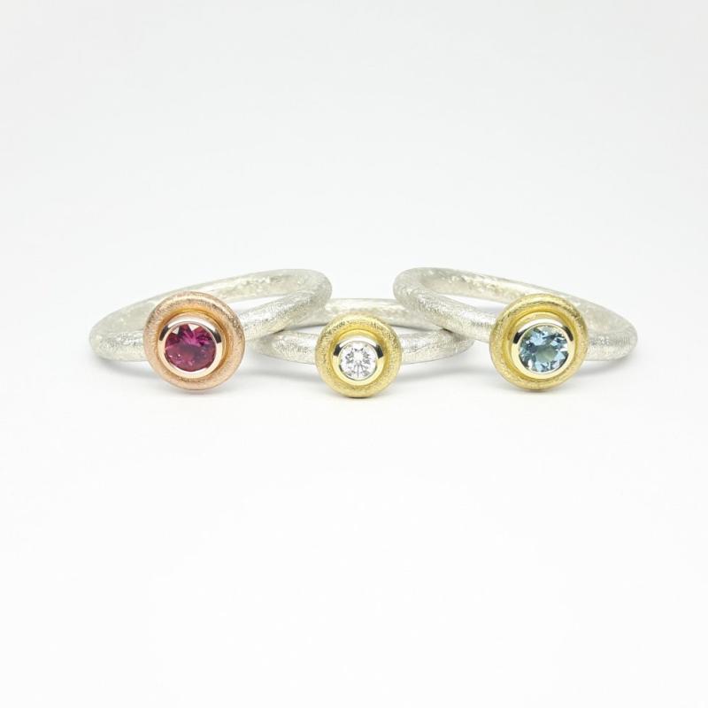 Bague en argent 925/-, or jaune 18kt et aigue-marine. Pièce unique.