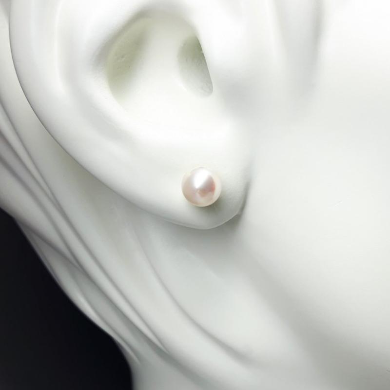 Boucles d'oreilles en or jaune 18kt et perles de culture Akoya blanches ø5,8mm.