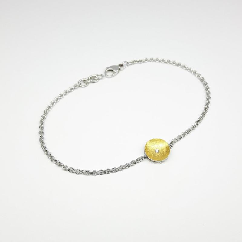 1 Bracelet en argent 925/-, or fin 24kt et diamant.