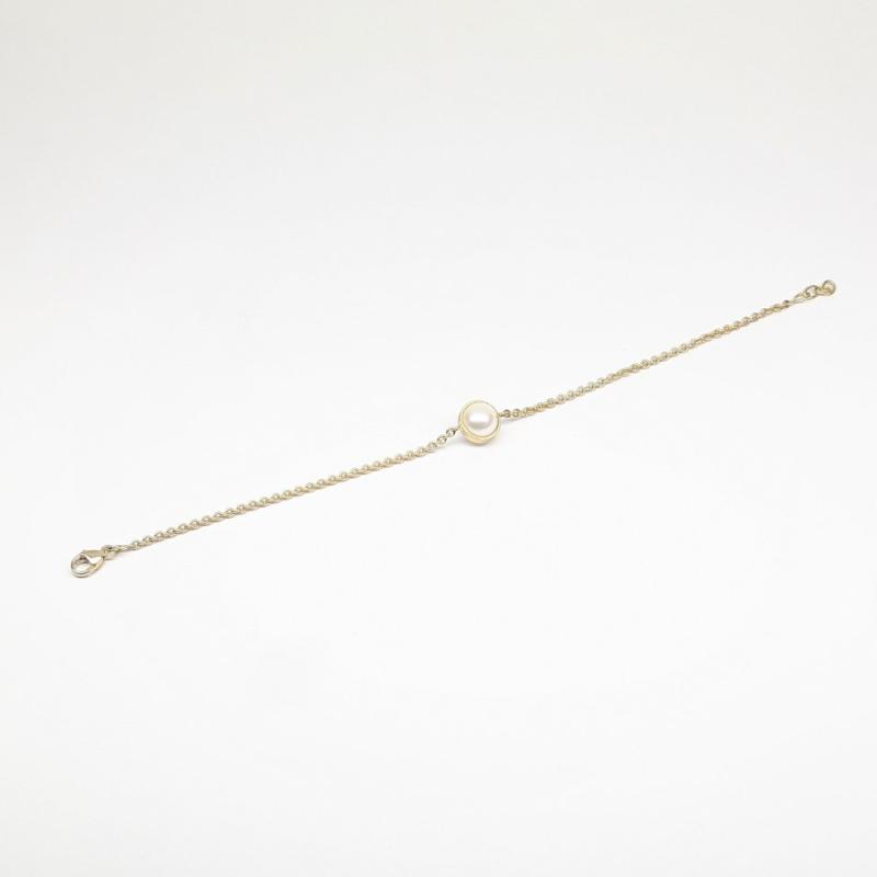 Bracelet en or jaune 18kt et perle Akoya.